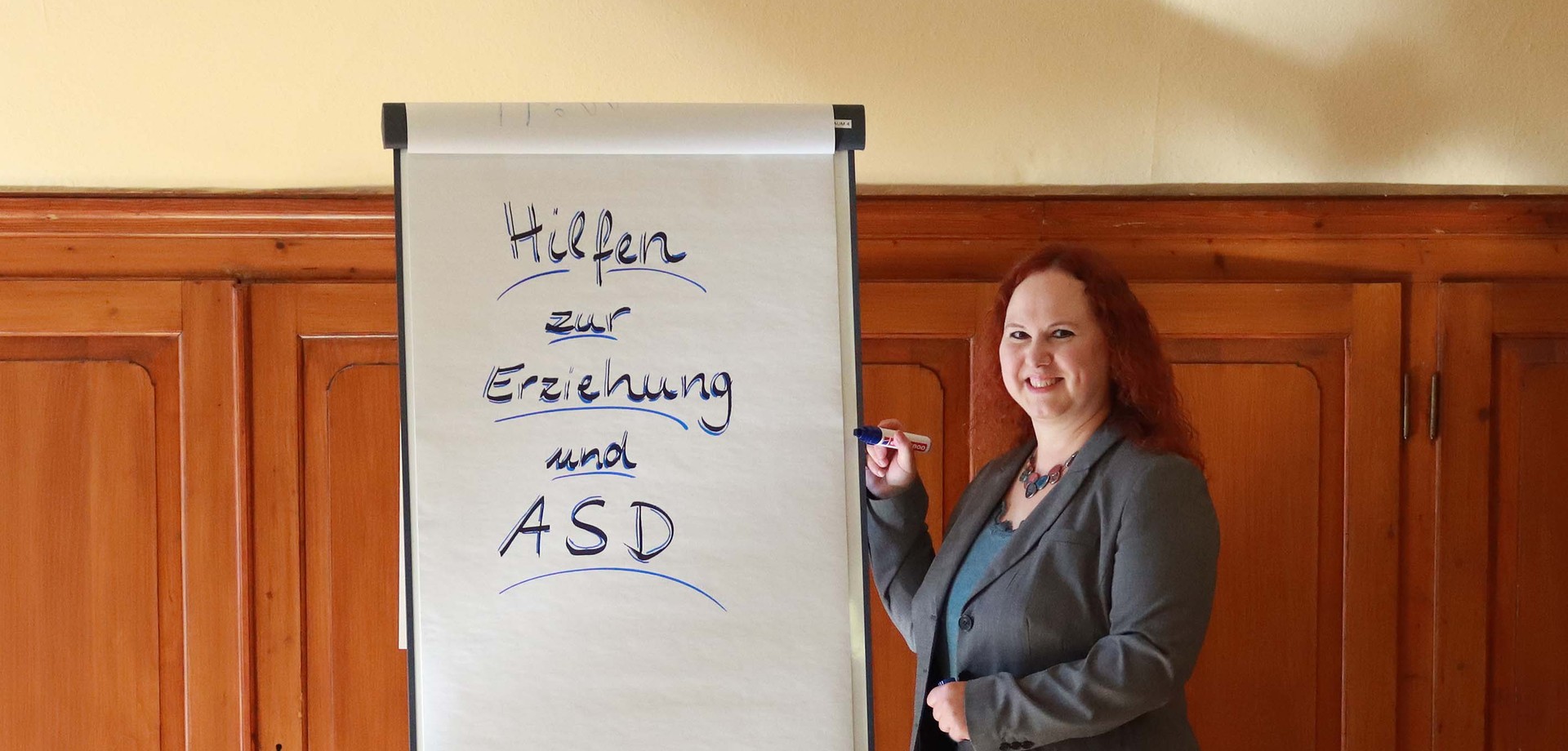 Stefanie Schneider bietet Fortbildungen für Fachkräfte der Bereiche HzE und ASD an.